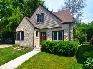 5418 W Notre Dame Ct, Milwaukee, WI 53208