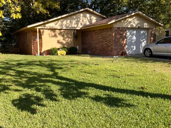 1212 S Clements St, Gainesville, TX 76240