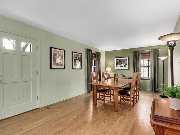3rd image of 913 Newberry Ave