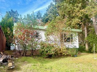 3904 Wilkinson Rd, Saanich, BC V8Z5A2