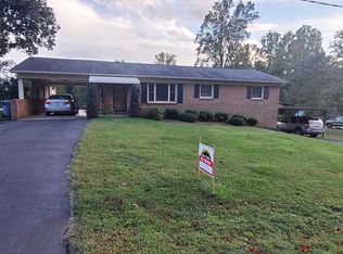 8455 Rolling Hills Ave, Hickory, NC 28602