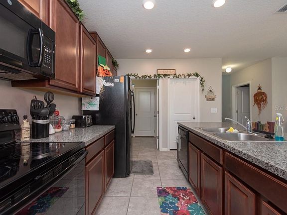 3rd image of 215 Cascade Bend Dr