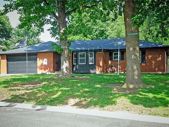 2nd image of 8951 Rene St