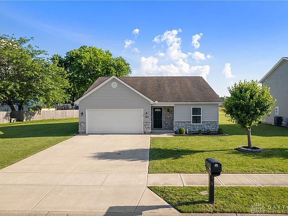 4th image of 102 Hill Cir