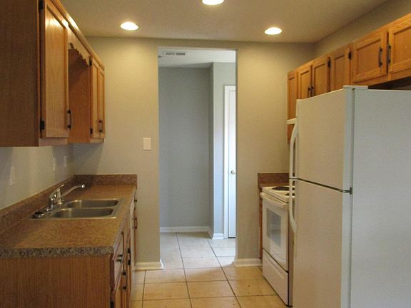 3rd image of 7114 Village Ln