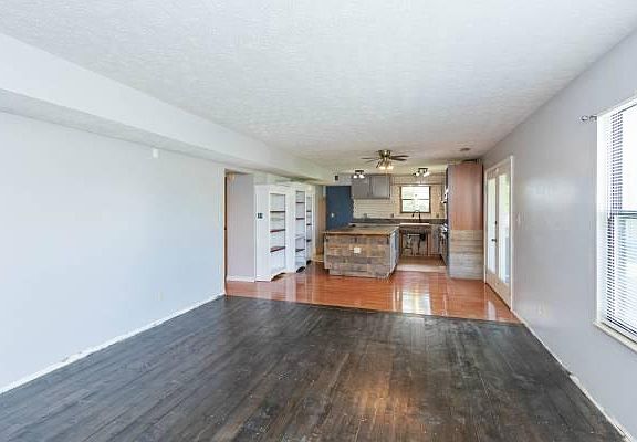 4th image of 8840 Appleby Ln