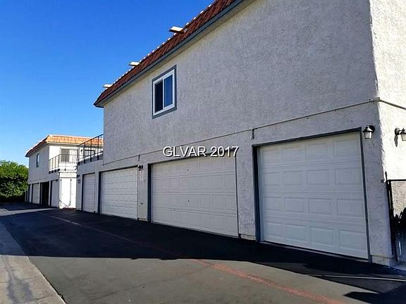 3rd image of 1025 Willow Tree Dr Unit A