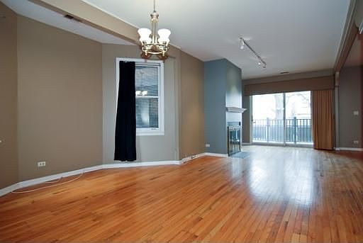 5th image of 3223 N Kenmore Ave #2