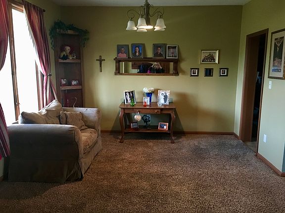 Sitting/ dining area