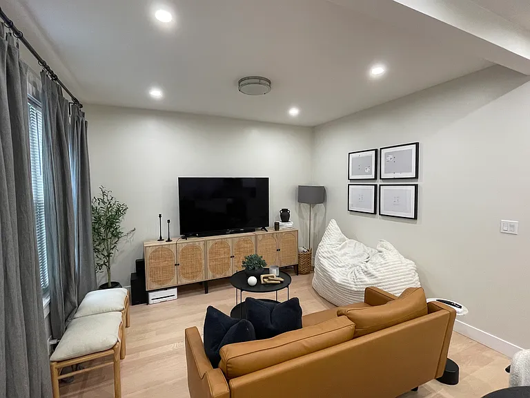 290 Clifton Ave — Photo 16