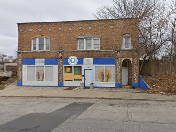 2nd image of 2214-2220 W Hopkins St #7
