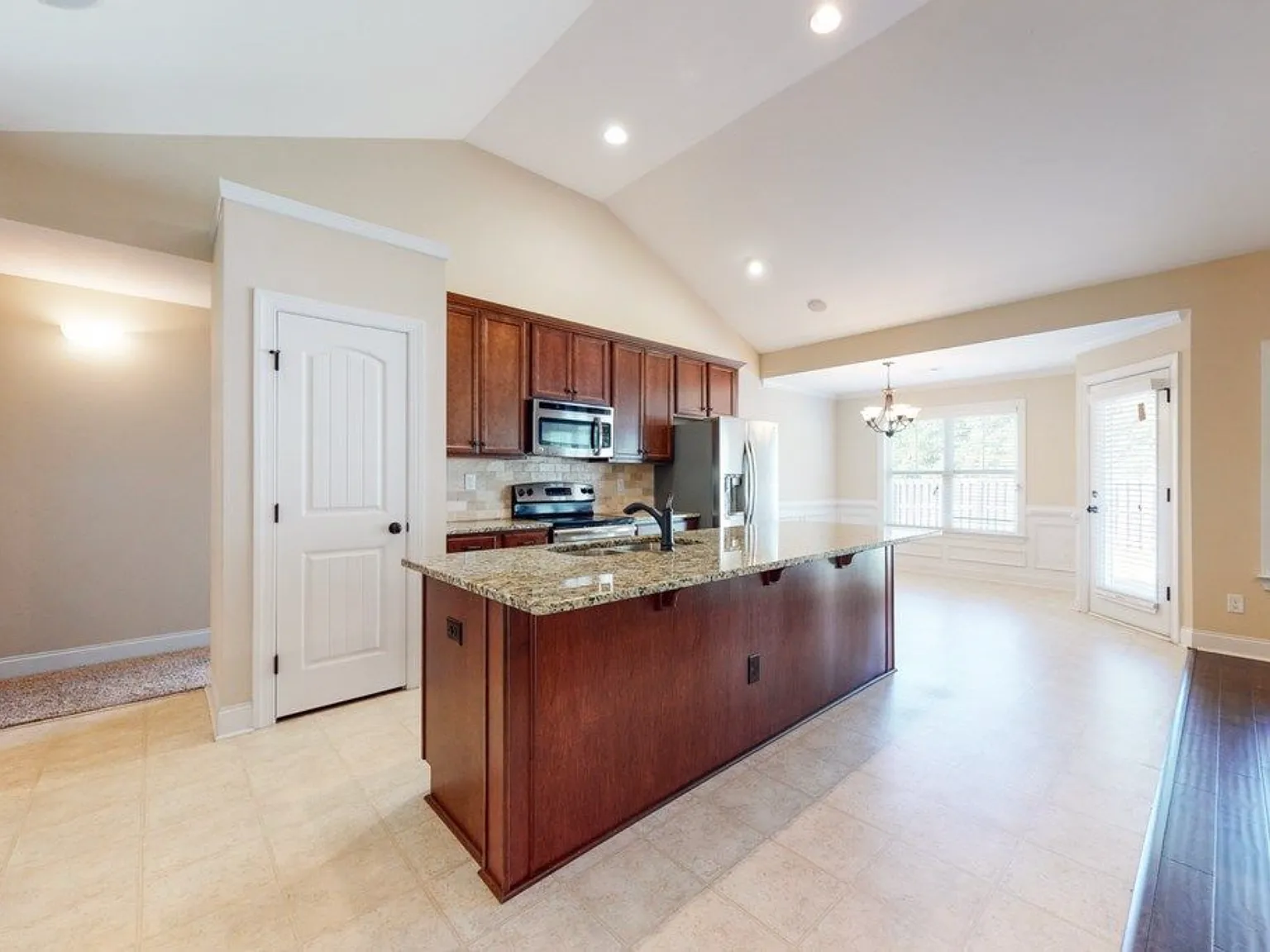 4 bed, 2116 sqft, $2,150 — Photo 4