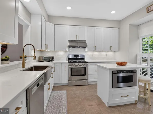 20752 Breezy Point Ter, Sterling, VA 20165