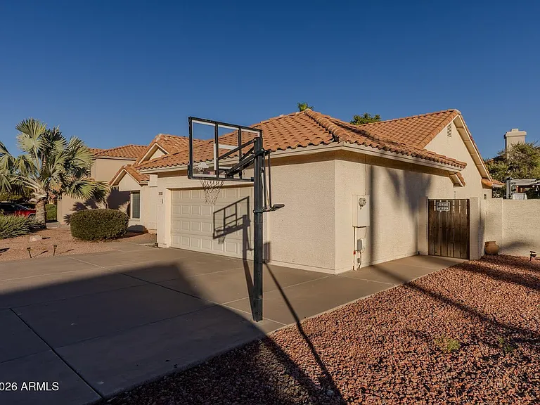 3125 E Cottonwood Ln — Photo 3