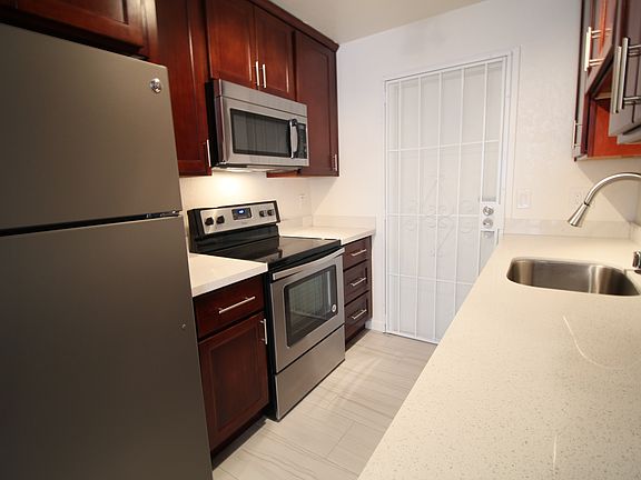 5th image of 6270 Bancroft Ave