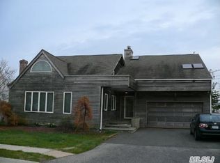 28 Pershing Ave, Babylon, NY 11702