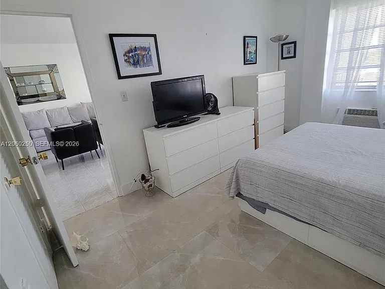 220 Kings Point Dr #606 — Photo 6