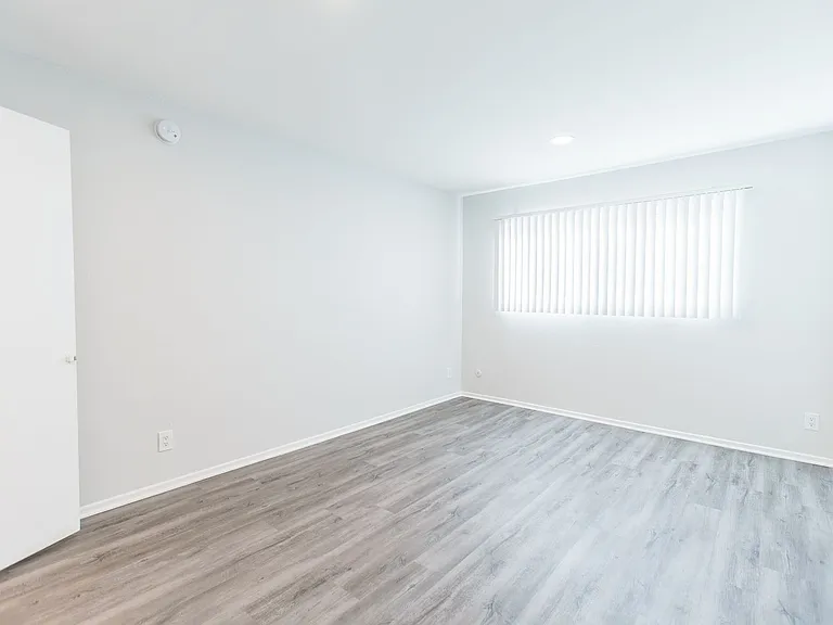 18400 Prairie Street — Photo 74