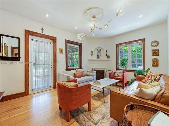 5th image of 1029 Milan Ave