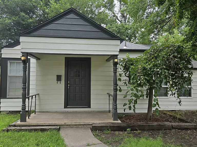 603 S Pershing Ave — Photo 1