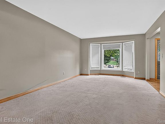 5th image of 6730 Whiting Dr