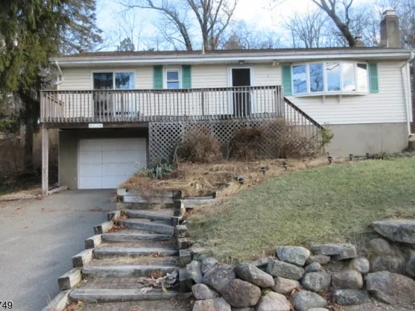 11 Overlook Ter, Ringwood Boro, NJ 07456