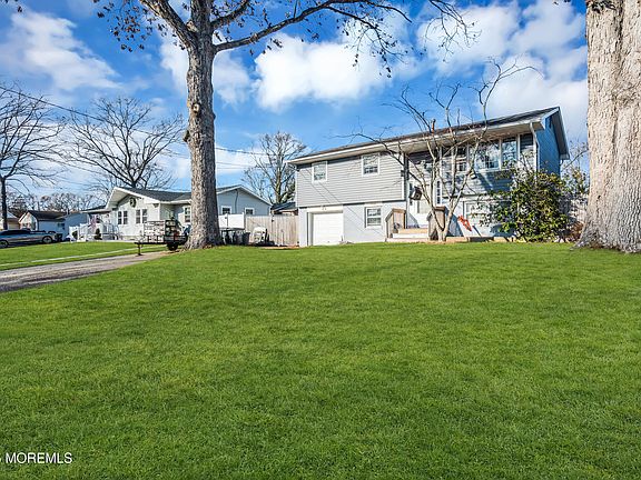3rd image of 1624 Shady Lane