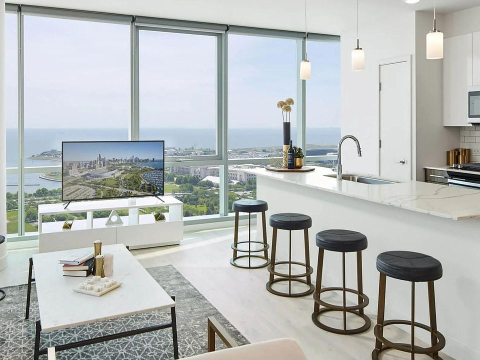 1st image of 708 S Michigan Ave