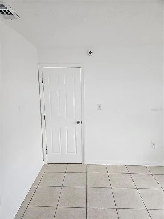 1 bed, 1.0 bath, 798 sqft, $1,250 — Photo 2
