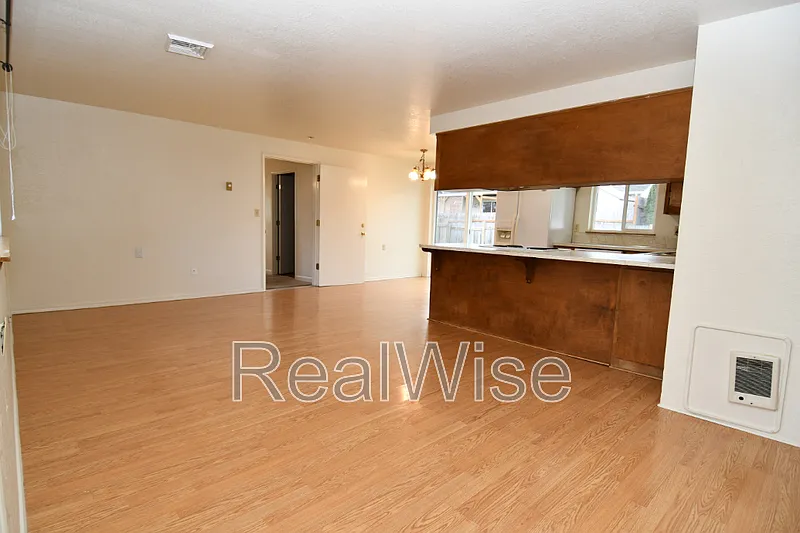 3 bed, 2.0 bath, 1484 sqft, $1,800 — Photo 2