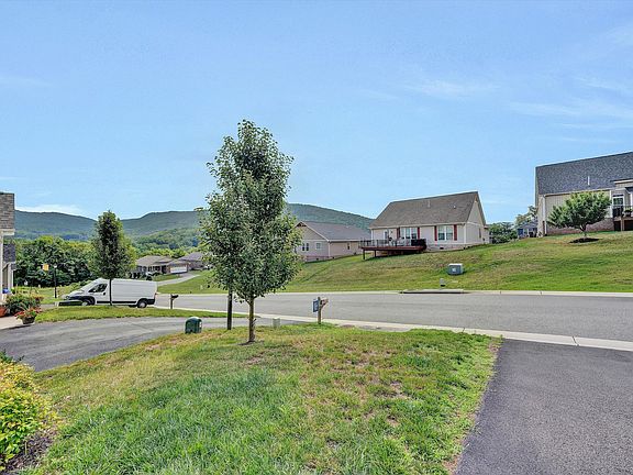 3rd image of 46 Carrington Ct