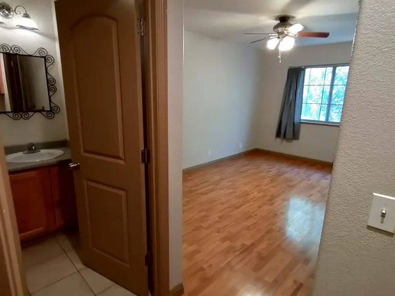 819 H St #14 — Photo 15