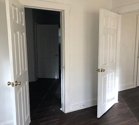 2nd image of 1007 E Lake Ave
