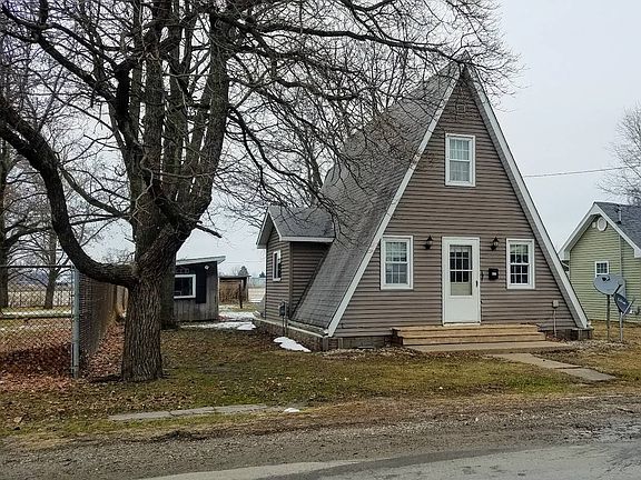 3rd image of 627 W Wilson St