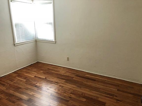 3rd image of 125 Gifford Ave APT 5