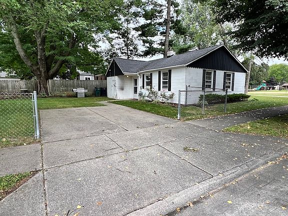 2nd image of 624 Montrose Ave