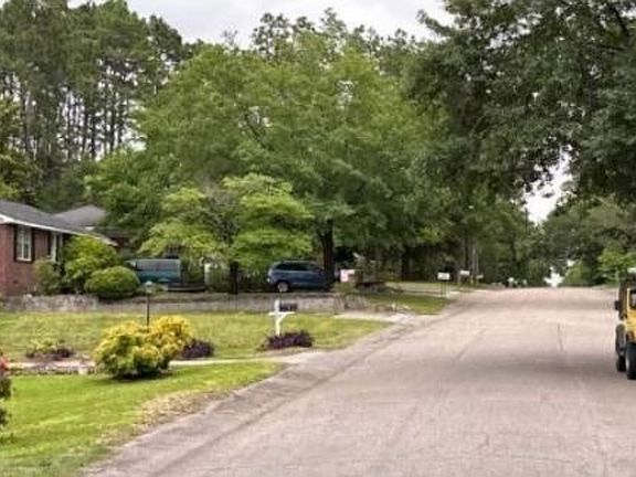 Exterior Neighborhood (street photo)