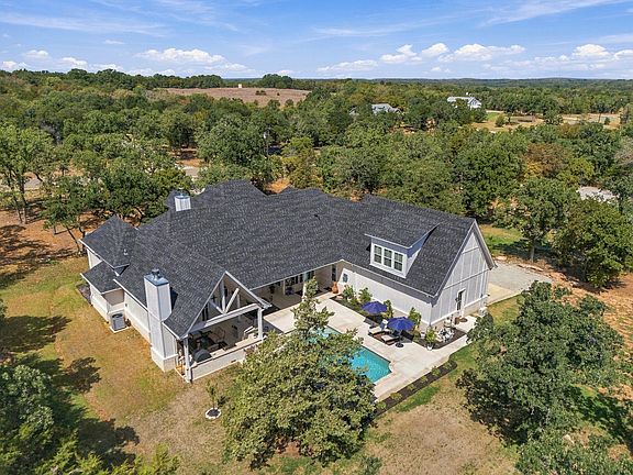 3rd image of 330 Rolling Bend Rd