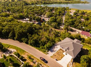 471 Crescent Dr, Hollister, MO 65672