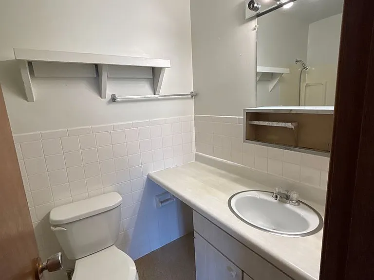 2718 Wayne Ave — Photo 15