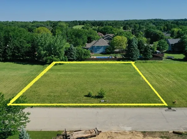 711 Independence Ave #77, Sycamore, IL 60178