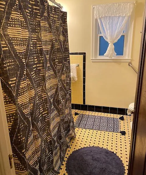 2384 W Lawn Ave #2 — Photo 9