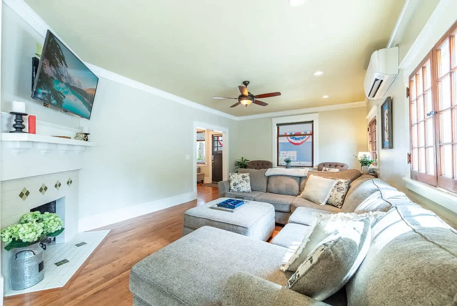 3 bed, 2.0 bath, 1991 sqft, $6,352 — Photo 3