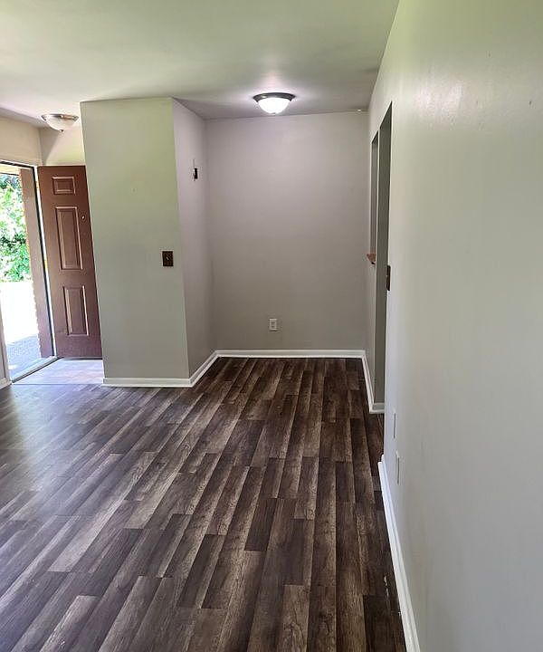 1st image of 1919 Crooks Rd APT 14