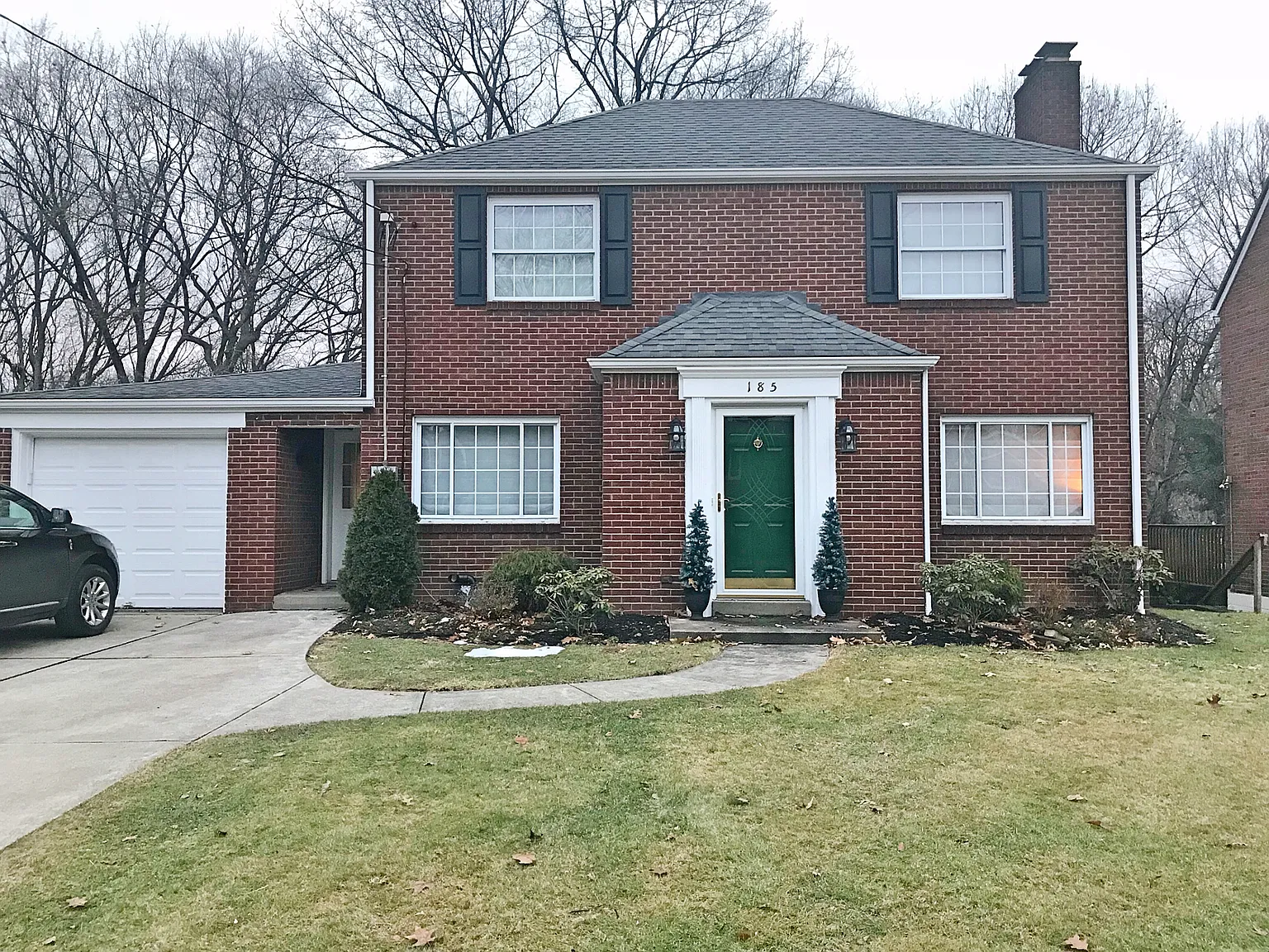 185 Glenview Dr photo 1