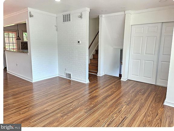 4th image of 25 E Avon Dr