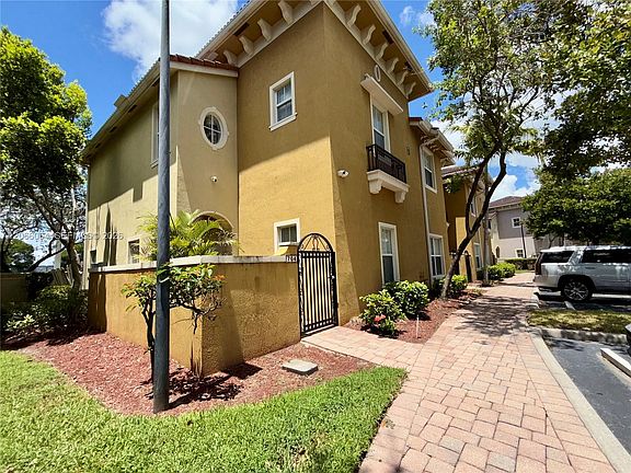 5th image of 2851 W Prospect Rd Unit 704