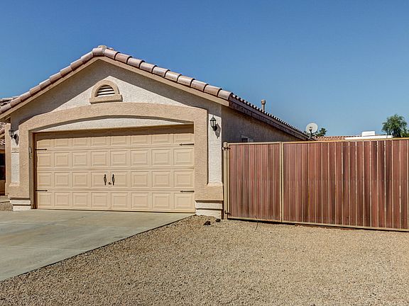 3rd image of 10812 W Louise Dr