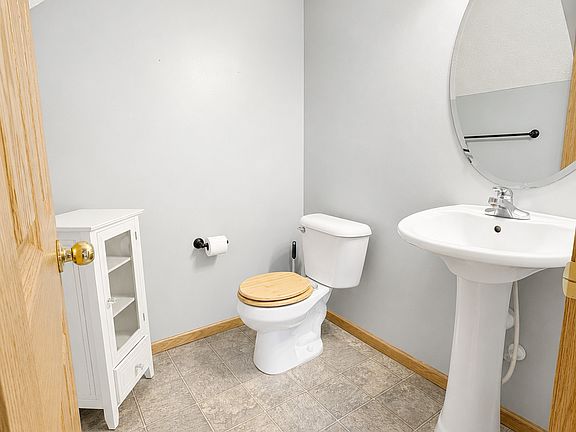 5th image of 424 Frederick Cir #606
