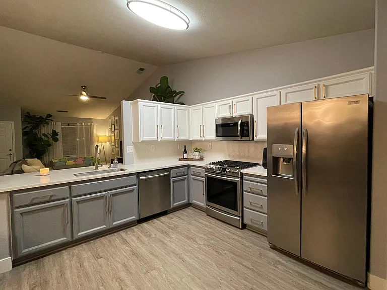9361 Castleview Dr — Photo 8